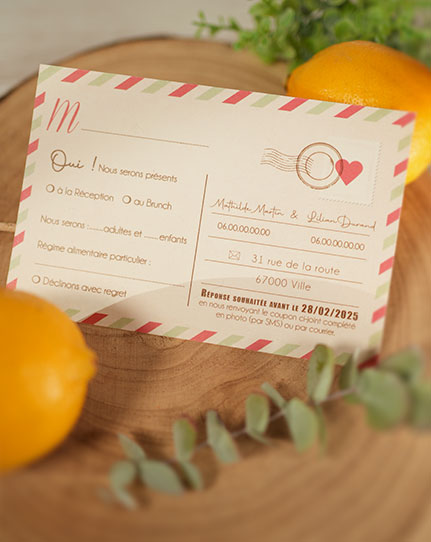 coupon réponse original sous forme de carte postale vintage.Thème Voyage bohème Dolce vita vintage avec mobylette vespa rouge et vert. Invitation aquarelle pour mariage, Baptême, anniversaire, bar mitzvah.