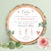 Faire-part de baptême original princesse rose mignon – jolies invitations papier cartonné découpé en forme de rondelle de bois avec les photos de votre bébé fille ou bébé garçon, jumeaux ou jumelles - modèle avec couronne de fleurs bohème rose tendre, poudré pastel et mint et cygnes blanc avec couronne - style chic, féérique, il était une fois ou conte de fées . © studio postscriptum