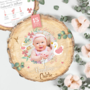 Faire-part de baptême original princesse rose mignon – jolies invitations papier cartonné découpé en forme de rondelle de bois avec les photos de votre bébé fille ou bébé garçon, jumeaux ou jumelles - modèle avec couronne de fleurs bohème rose tendre, poudré pastel et mint et cygnes blanc avec couronne - style chic, féérique, il était une fois ou conte de fées . © studio postscriptum