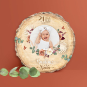 Faire-part de baptême original bohème découpé en forme de rondelle de bois avec les photos de votre bébé fille ou bébé garçon, jumeaux ou jumelles - modèle avec fleurs séchées de pampa et eucalyptus bohème - terracotta et sauge avec rose poudré pastel - style champêtre chic, campagne rustique. © studio postscriptum