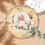 Faire-part de baptême original bohème découpé en forme de rondelle de bois avec les photos de votre bébé fille ou bébé garçon, jumeaux ou jumelles - modèle avec fleurs séchées de pampa et eucalyptus bohème - terracotta et sauge avec rose poudré pastel - style champêtre chic, campagne rustique. © studio postscriptum