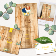 Faire-part de mariage original – découpe en forme de rondelle de bois Couple en dessin d’après vos photos avec vintage fleurs couleurs jaune, Vert mint, vert eau avec feuilles d’eucalyptus. Style champêtre chic, campagne rustique. Invitation de mariage avec programme pictogramme dessins en ligne du studio postscriptum. Plan de table, menu, noms de table, marque-place, nominette, numéro de table