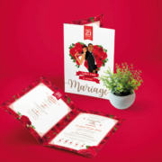 Faire-part de mariage original – thème Amour Chic Rouge et blanc avec bouquet de roses rouge en coeur Chic, sobre et élégant