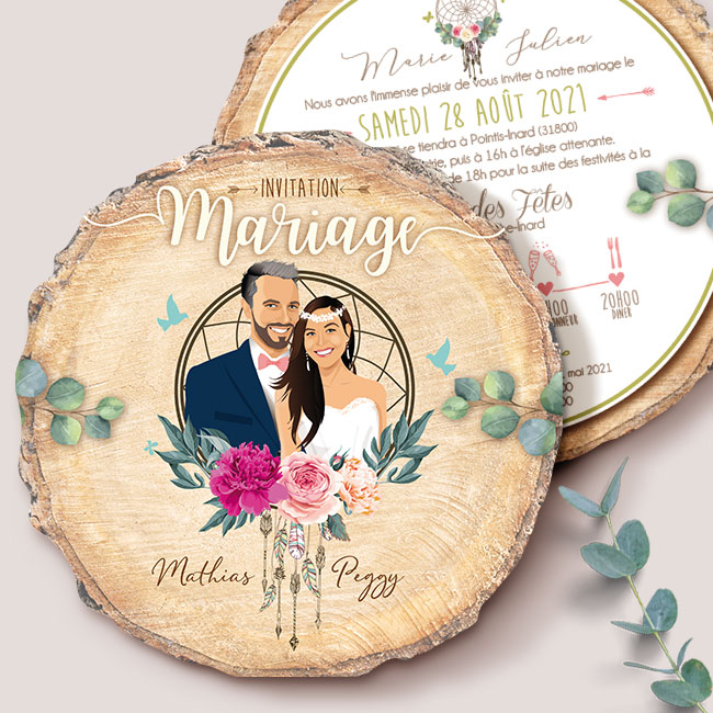 Faire-part mariage rondin de bois, style bohème chic avec attrape-rêves, pivoines fuchsia et couple illustré