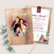 Faire-part de mariage champêtre imitation bois original bordeaux et vert eucalyptus ou sauge – style vintage bohème. Illustration couple et enfants en dessin d’après vos photos