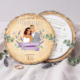 Faire-part mariage rondin de bois thème lavande et Provence avec illustration de couple d’après photos
