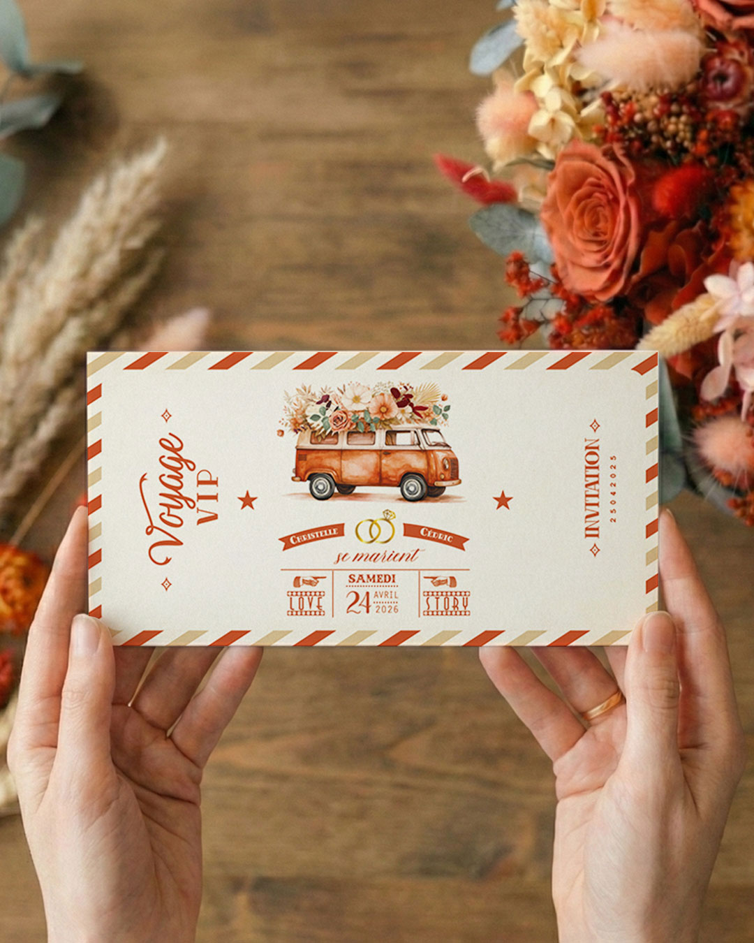 Faire-part Bohème terracotta original sous forme de billets ou de tickets vintage.Thème Voyage bohème vintage avec van combi volkswagen terracotta et fleurs de pampa Invitation vanlife pour mariage, Baptême, anniversaire, bar mitzvah