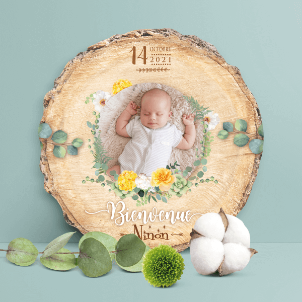 Faire-part de naissance original jaune et mint – papier cartonné découpé en forme de rondelle de bois avec les photos de votre bébé fille ou bébé garçon - modèle avec couronne de fleurs bohème jaune et mint tendre, poudré pastel - style champêtre chic, campagne rustique. Création : studio postscriptum