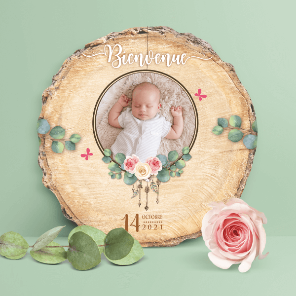 Faire-part de naissance original attrape rêves – papier cartonné découpé en forme de rondelle de bois avec les photos de votre bébé fille ou bébé garçon - modèle avec attrape rêve et fleurs bohème rose poudré pastel - style champêtre chic, campagne rustique. Création : studio postscriptum