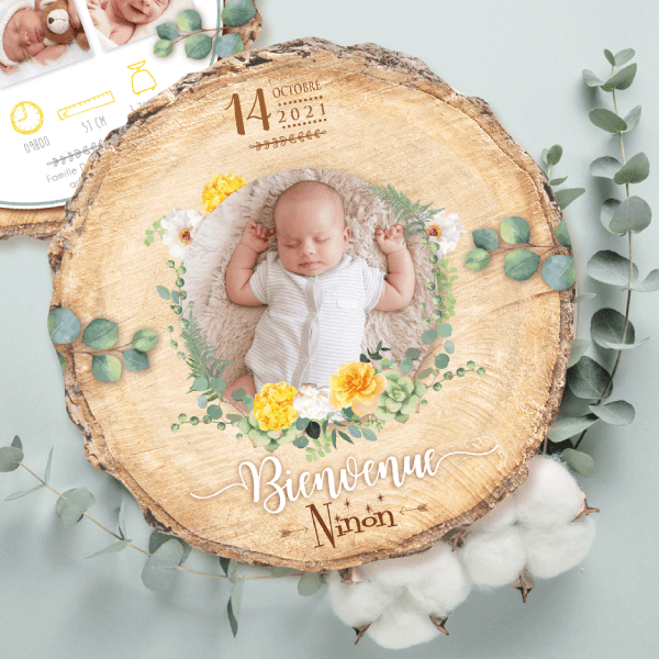 Faire-part de naissance original jaune et mint – papier cartonné découpé en forme de rondelle de bois avec les photos de votre bébé fille ou bébé garçon - modèle avec couronne de fleurs bohème jaune et mint tendre, poudré pastel - style champêtre chic, campagne rustique. Création : studio postscriptum