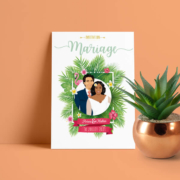 Faire-part de mariage original voyage – dessin d’après photos. Couple de mariés – île tropical avec plantes et fleurs exotiques